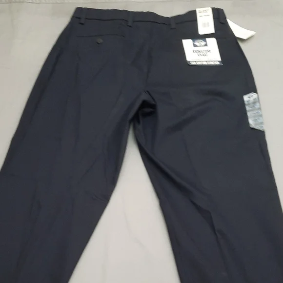 Dockers Signature Khaki Pants - New with Tags $62 - 34X30 - Picture 8 of 8